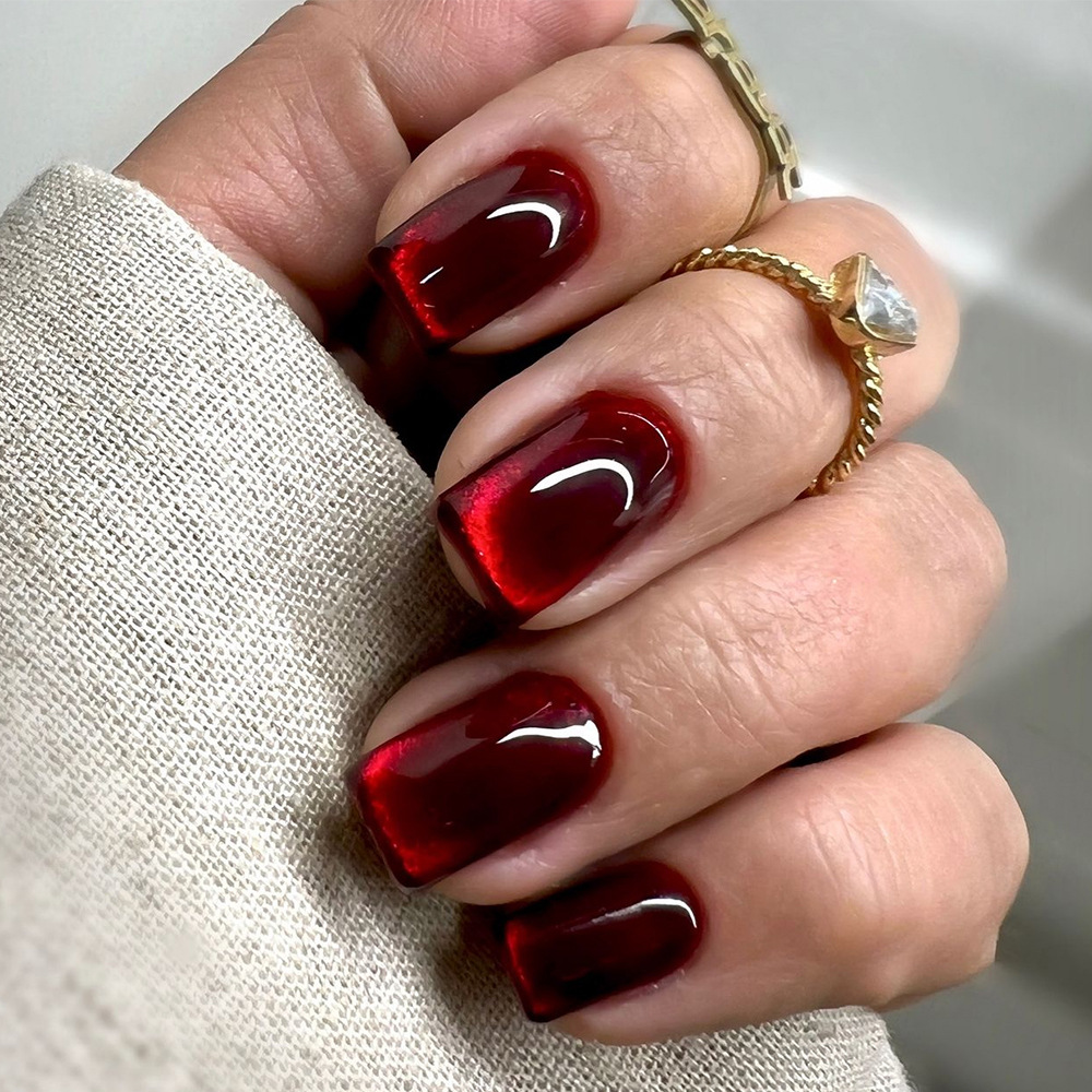 Wearable Nail Polish in Pure Blood Red Cat Eye Nail Polish, Oval Short Style