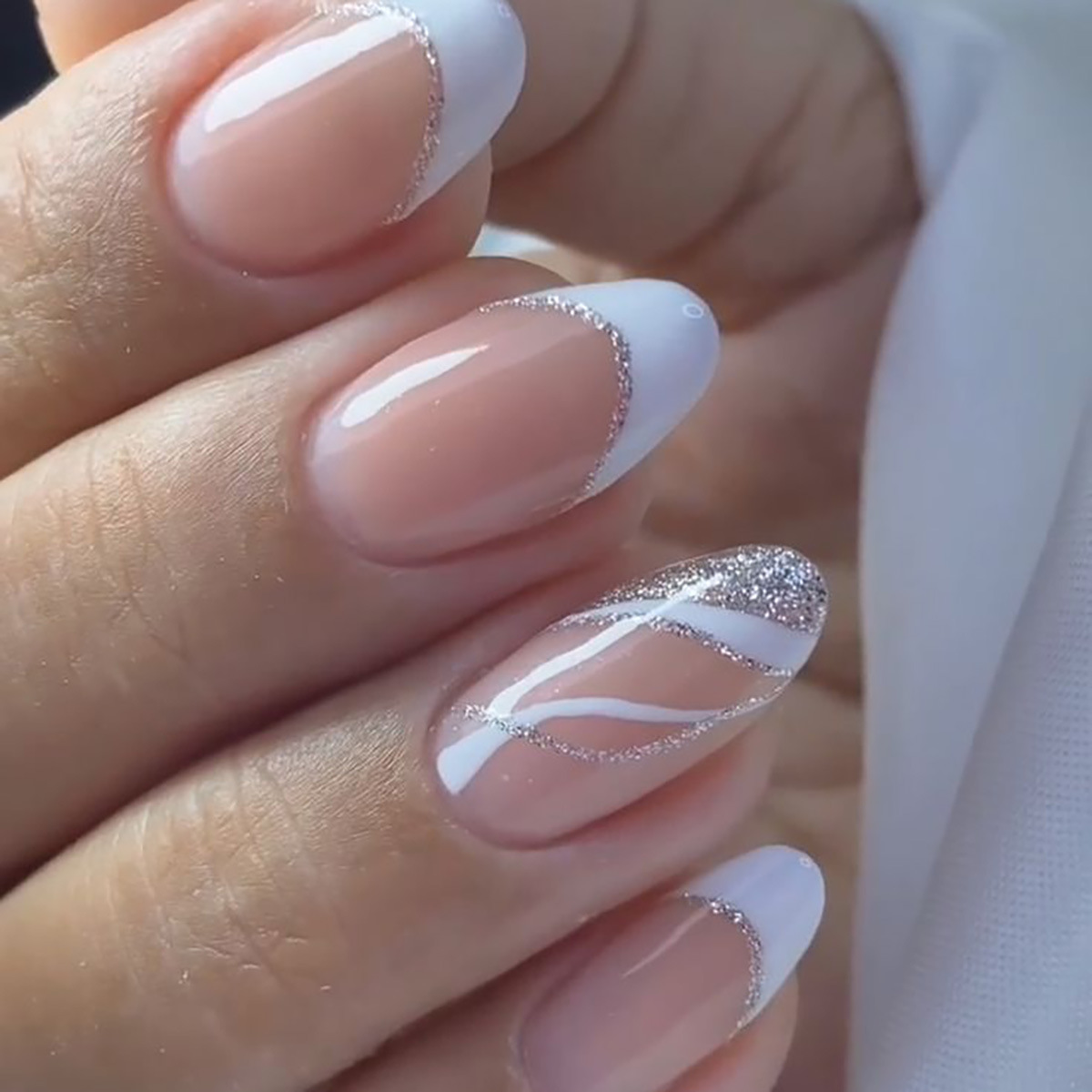 Skin-tone striped contrasting glitter nail art sheets Almond teardrop-shaped press-on nail stickers